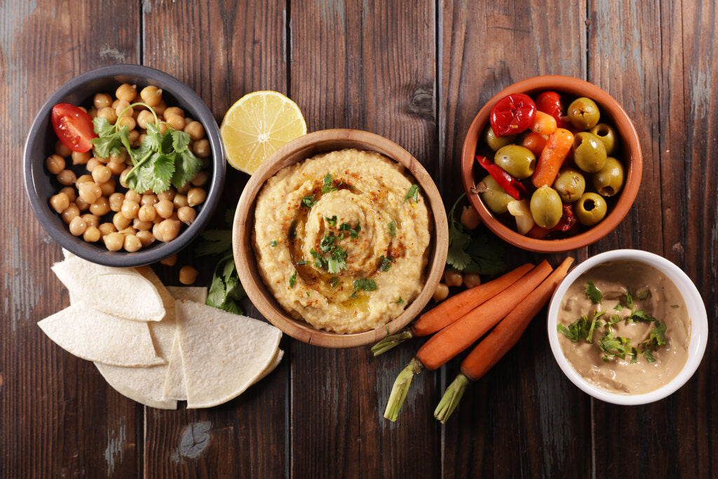 What to Eat with Hummus: The 12 Best Options